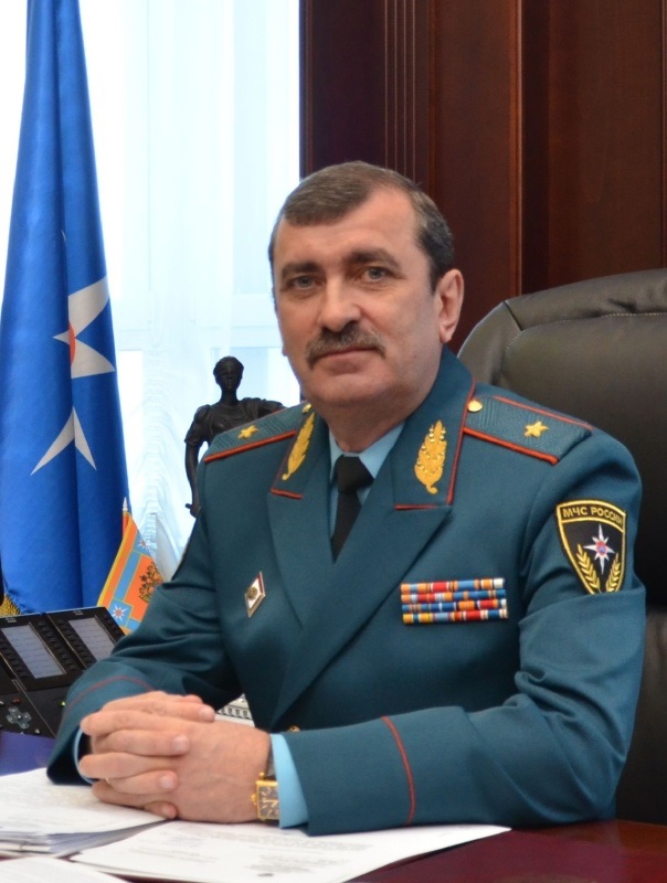 Начальник Главного управления МЧС России по Свердловской области генерал-майор внутренней службы В.В. Теряев