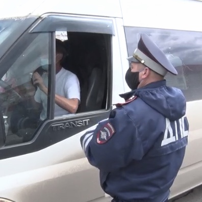 Госавтоинспекция Ирбита проверяет соблюдение масочного режима в общественном транспорте