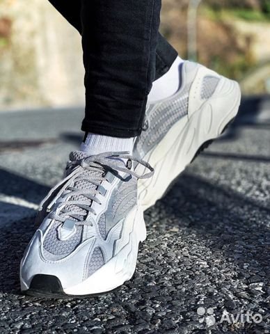  Adidas Yeezy Boost 700