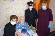 Руководство ирбитской полиции поздравило с юбилеем своего ветерана