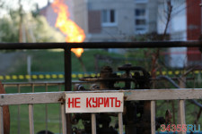 Выгорание остатков газа из подземного резервуара. 13.05.2021 г. Ирбит, ул. Советская, 59